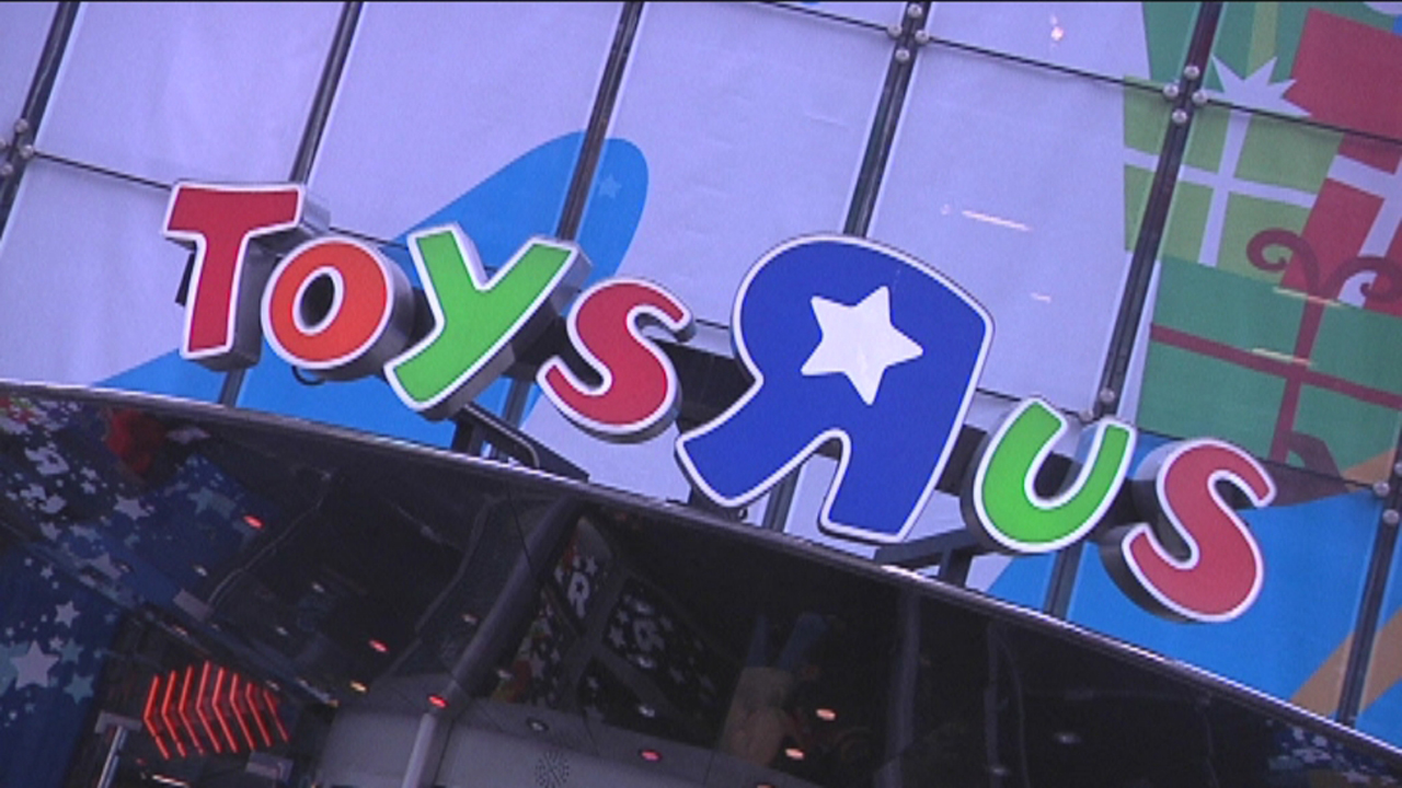 Toys ‘R’ Us CEO Dave Brandon on the hot toys of the year and retailers gearing up for the busy holiday shopping season.