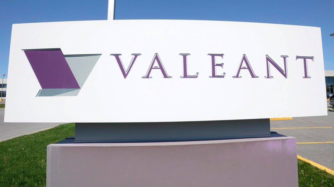 Charles Munger, Berkshire Hathaway vice chairman, and billionaire investor Warren Buffett discuss controversy surrounding Valeant Pharmaceuticals, and activist investor Bill Ackman. 
