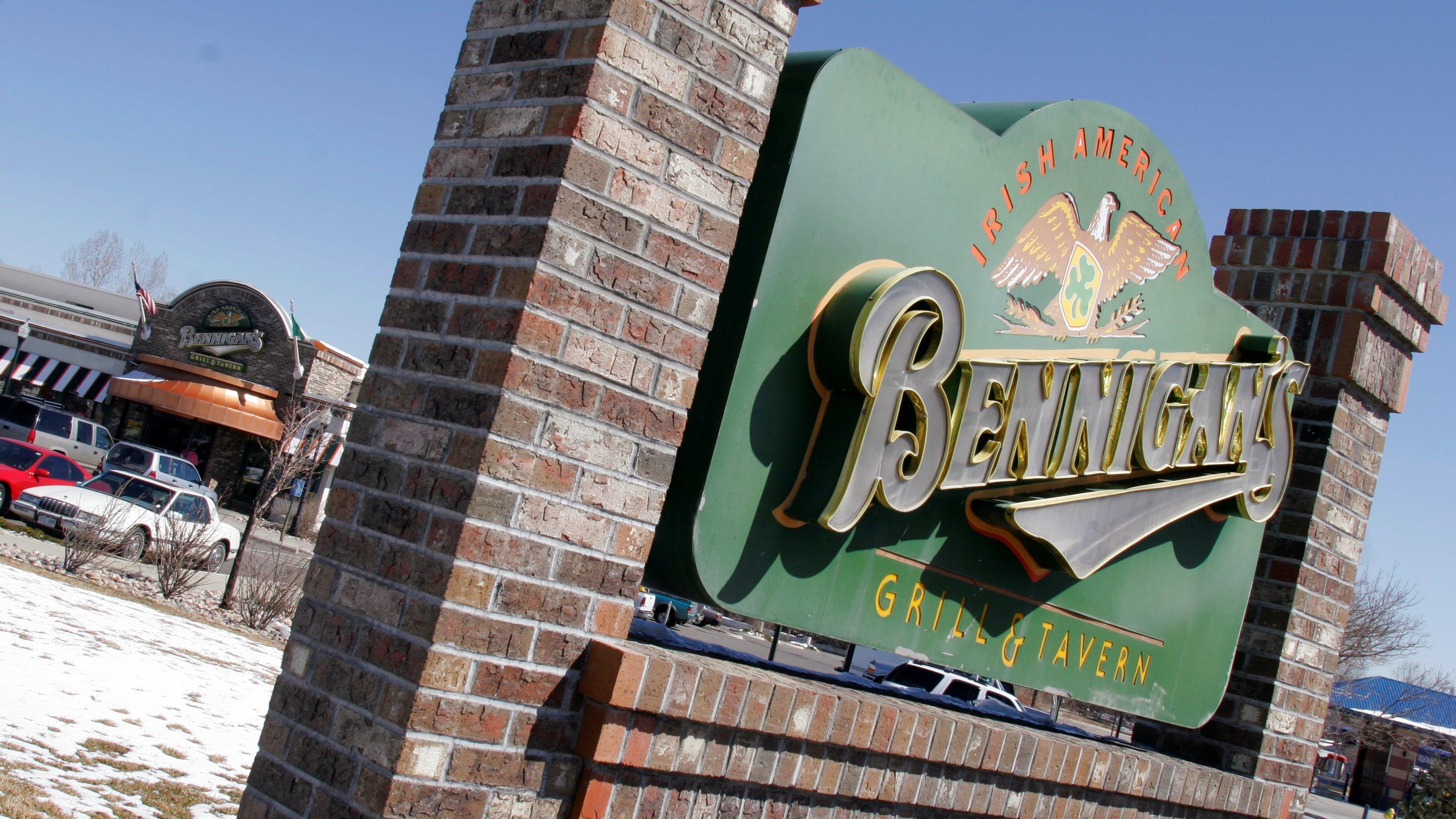 Bennigan's CEO Paul Mangiamele on the debate over $15 per hour minimum wage. 