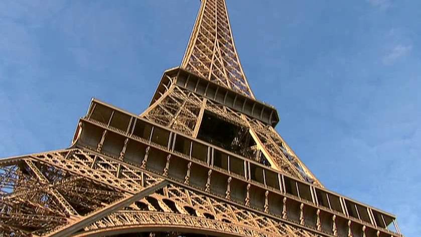 HomeAway.com Co-Founder Brian Sharples on the contest to win a stay at an apartment in the Eiffel Tower.