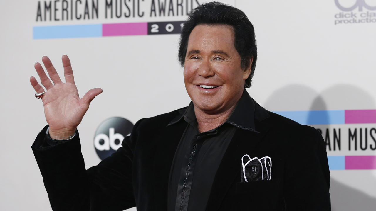 Legendary entertainer Wayne Newton explains why he supports Donald Trump for president.