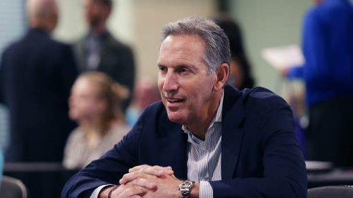 Former Starbucks CEO Howard Schultz told workers that President Trump created 'chaos' in America. 