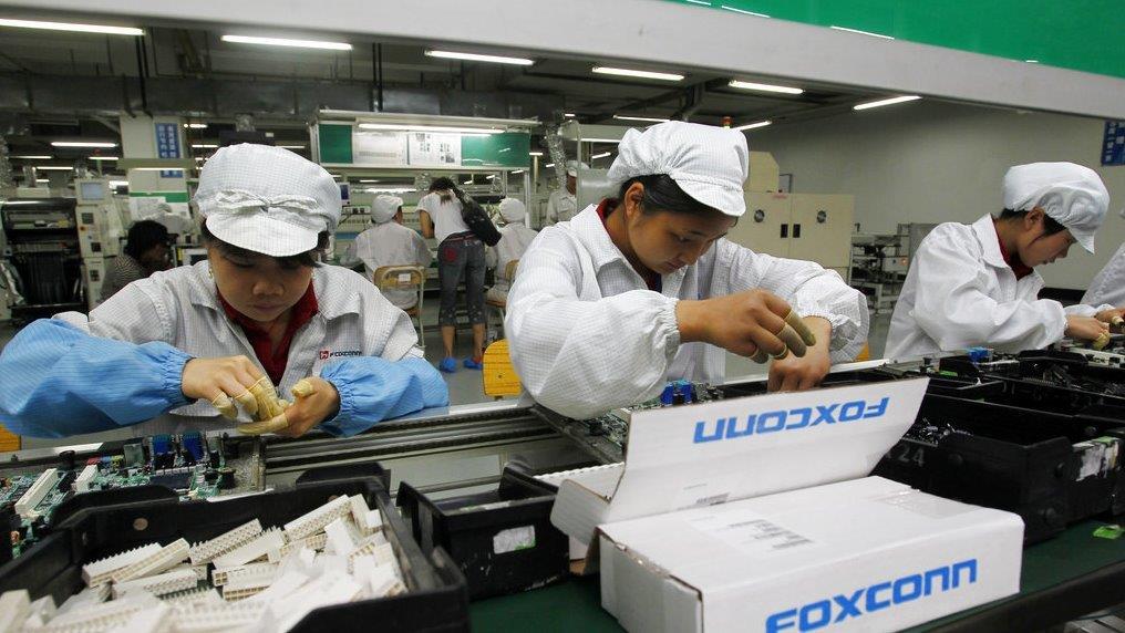 Apple supplier Foxconn will announce a new base in Wisconsin, sources tell FOX Business. 