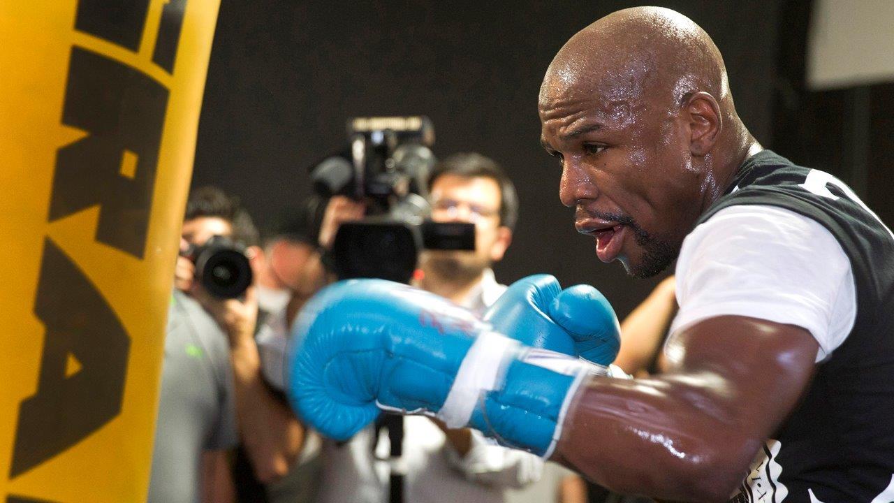 FBN's Lauren Simonetti on reports boxer Floyd Mayweather still owes taxes from 2015.