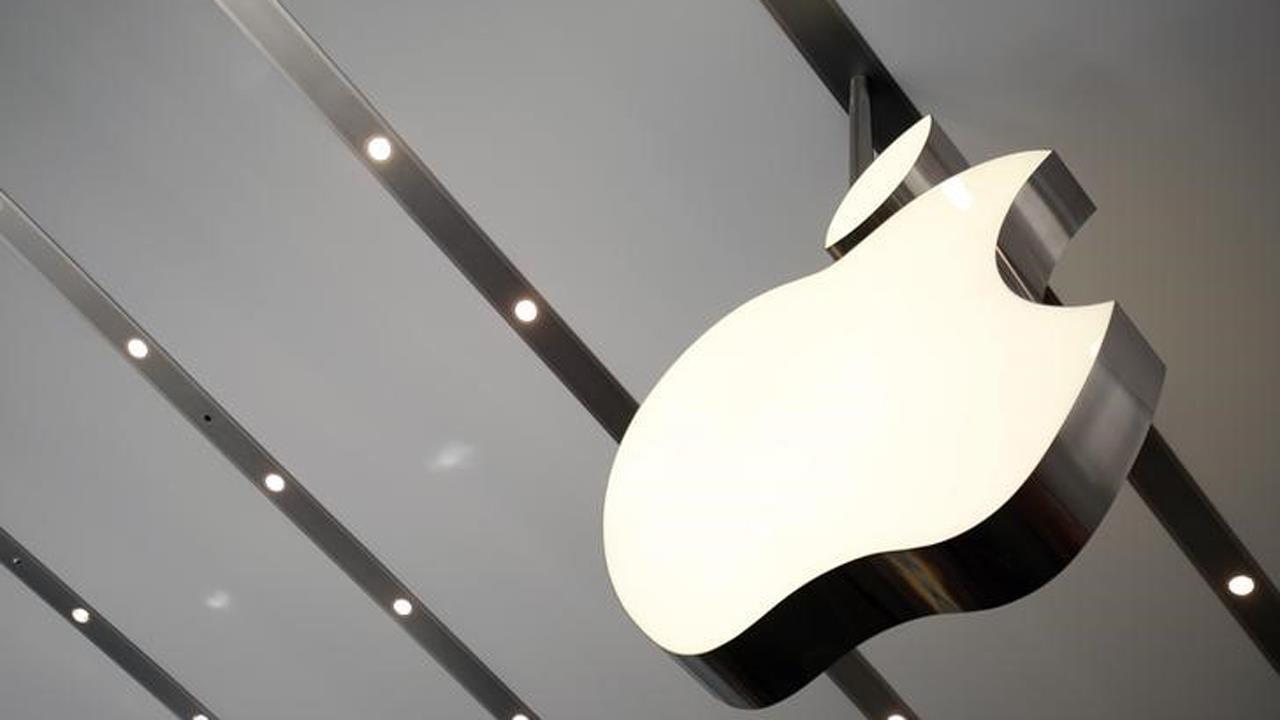 Bullseye Brief founder Adam Johnson on Apple's new iPhone and the outlook for Apple shares.