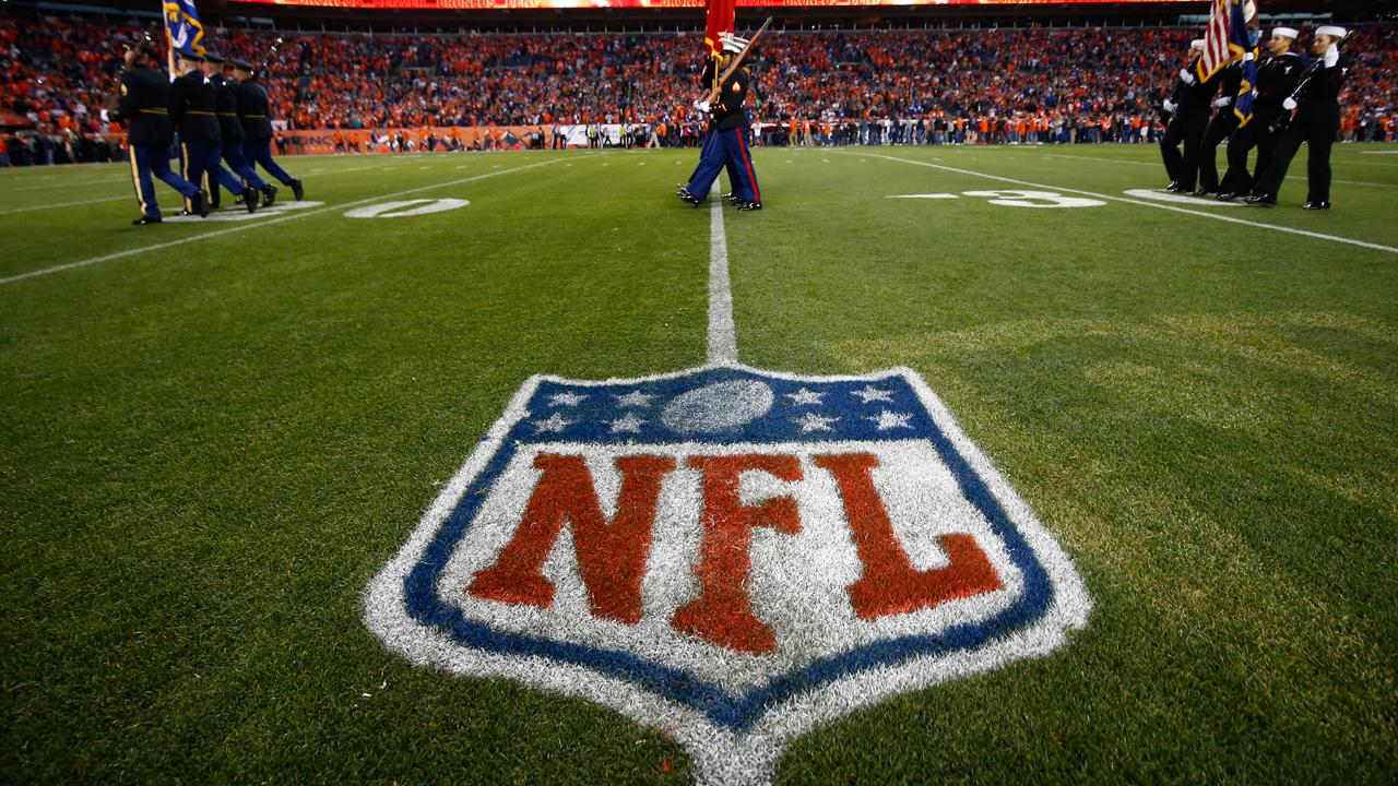 Congress of Racial Equality spokesman Niger Innis and Forbes Sportsmoney co-host Mike Ozanian discuss the NFL’s decision to hand out free Super Bowl tickets.