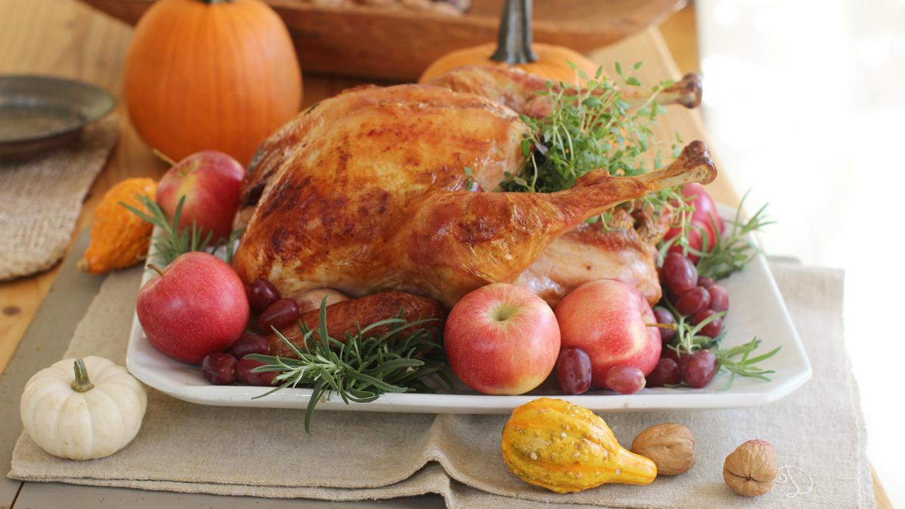 Fox News contributor Father Jonathan Morris on how to make families' Thanksgiving dinner a pleasant and grateful experience.