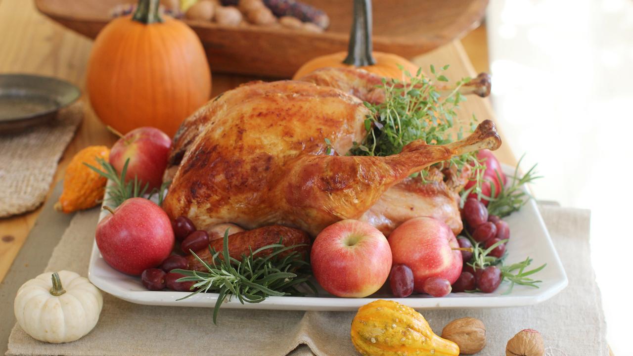 Leeb Capital CEO Steve Leeb and FBN’s Charlie Gasparino and Liz MacDonald weigh in on millennials and Thanksgiving dinner. 