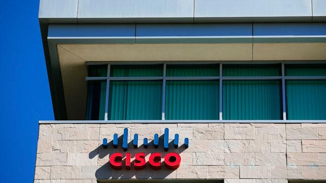 FOX Business' Lauren Simonetti reports on Cisco's first-quarter earnings.