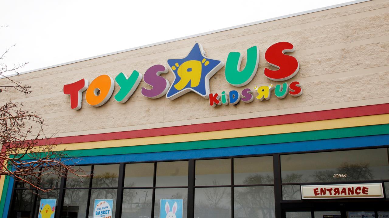 FBN's Lauren Simonetti on Toys-R-Us' efforts to pay its top executives bonuses, despite filing for chapter 11 bankruptcy protection.