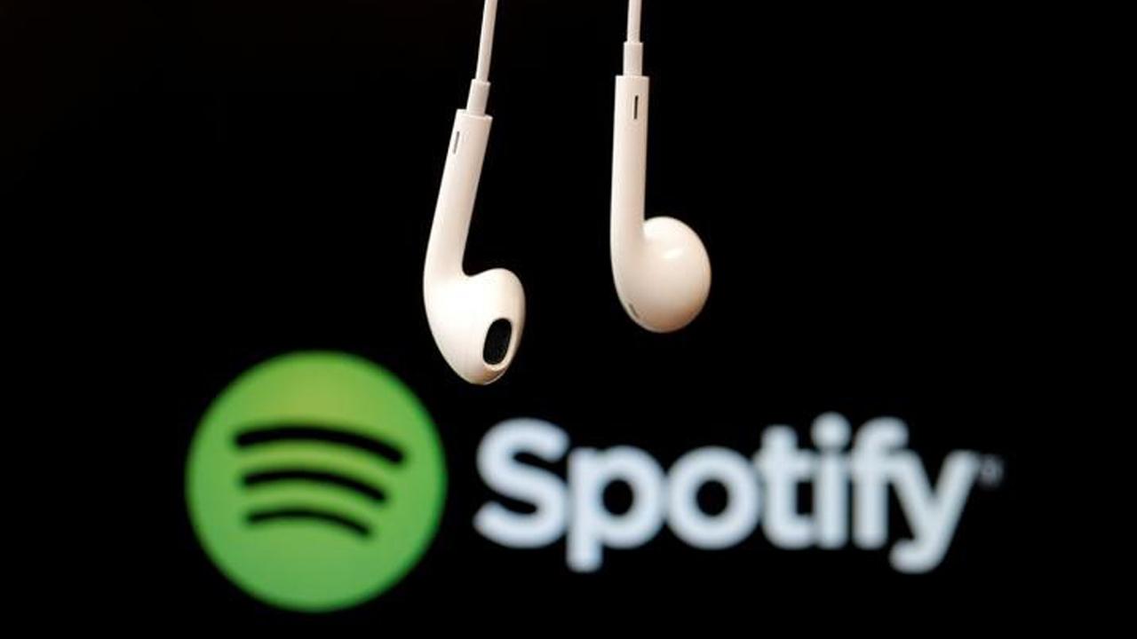 FOX Business’ Nicole Petallides discusses how Spotify will fare going public as it faces a $1.6 billion copyright infringement lawsuit.