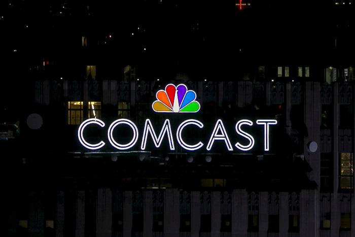 The Wall Street Journal Global Economics Editor Jon Hilsenrath on Comcast's $30.9 billion offer for U.K. broadcaster Sky.