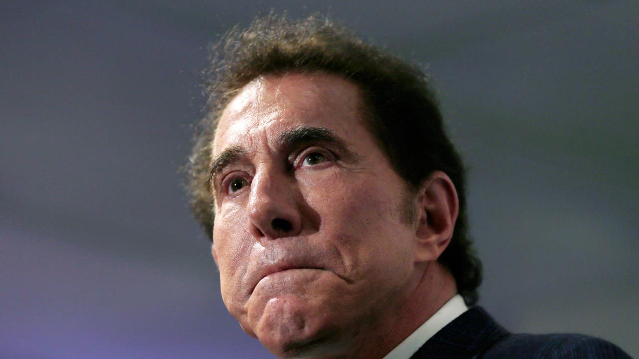 Steve Wynn steps down