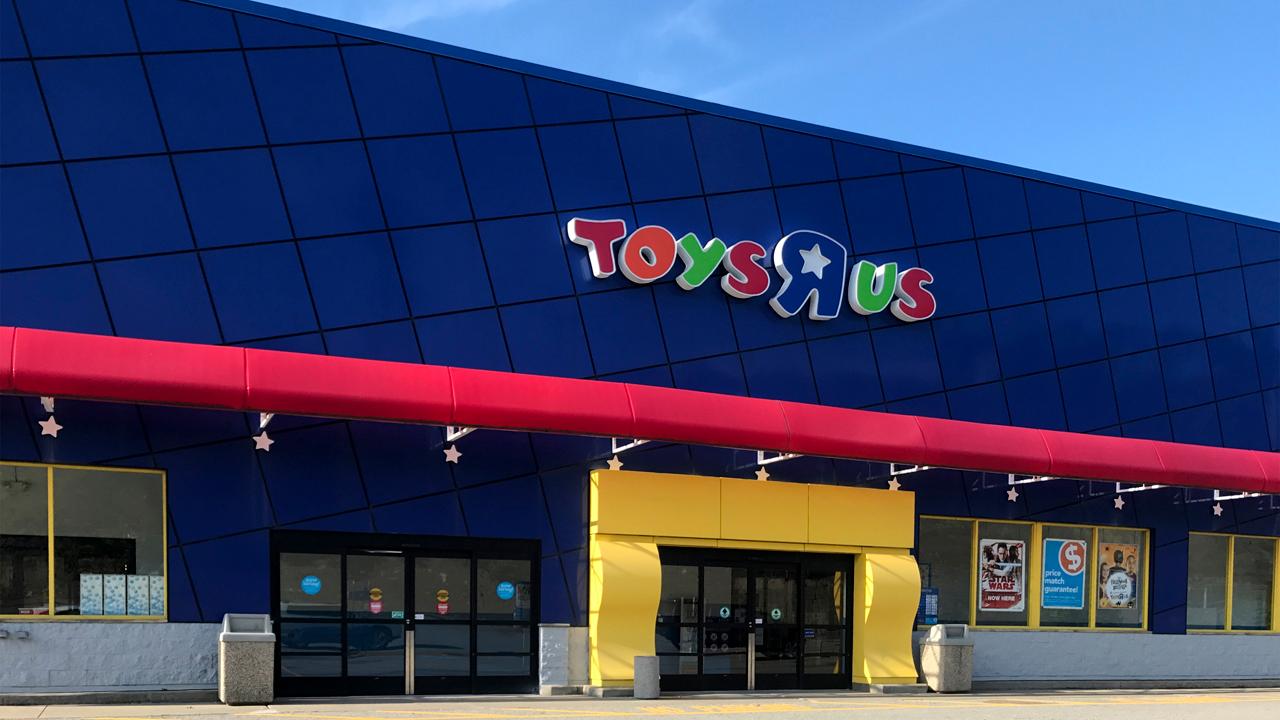 FBN’s Cheryl Casone provides an update on Toys ‘R’ US, which is preparing to close 900 stores across the country. 