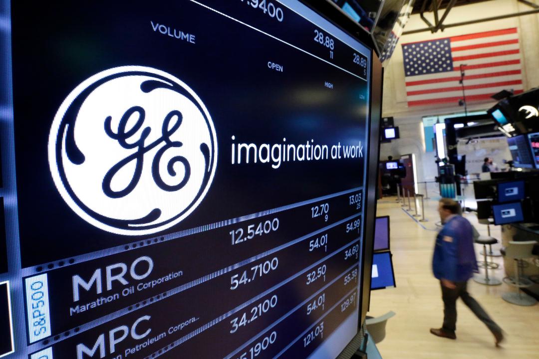 A General Electric spokeswoman would not deny that the conglomerate’s dividend could be cut. FBN’s Charlie Gasparino with more. 