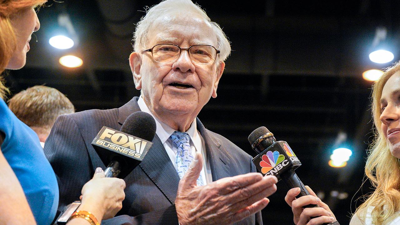 Billionaire Warren Buffett discusses the record-breaking attendance at the Berkshire Hathaway annual meeting and why he isn’t pulling the plug on Wells Fargo.