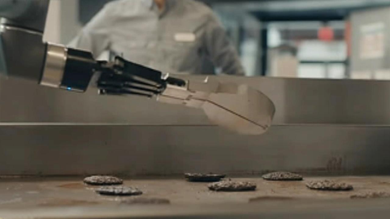 Fox Business Outlook: Caliburger's hamburger-making robot returns to work after undergoing more training with co-workers.