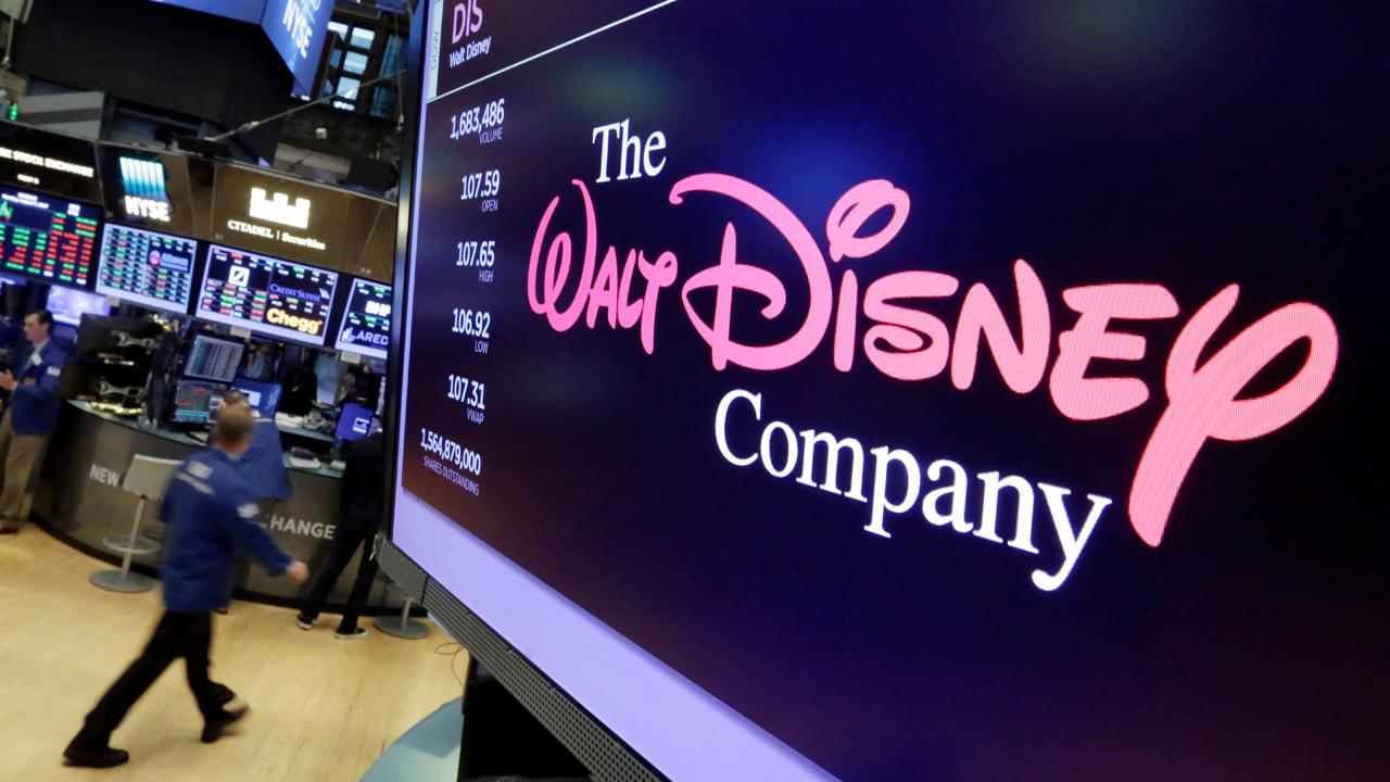 Porter Bibb, managing partner at Mediatech Capital Partners, discusses Disney's and Comcast’s bids for some of 21st Century Fox’s assets.