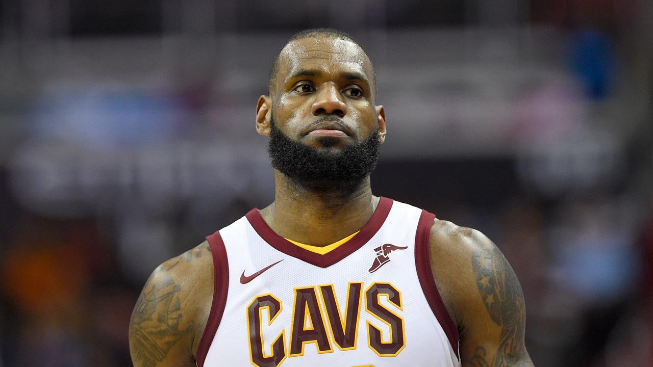 Fox News Headlines 24/7 sports reporter Jared Max on LeBron James signing a four-year deal with the Los Angeles Lakers.