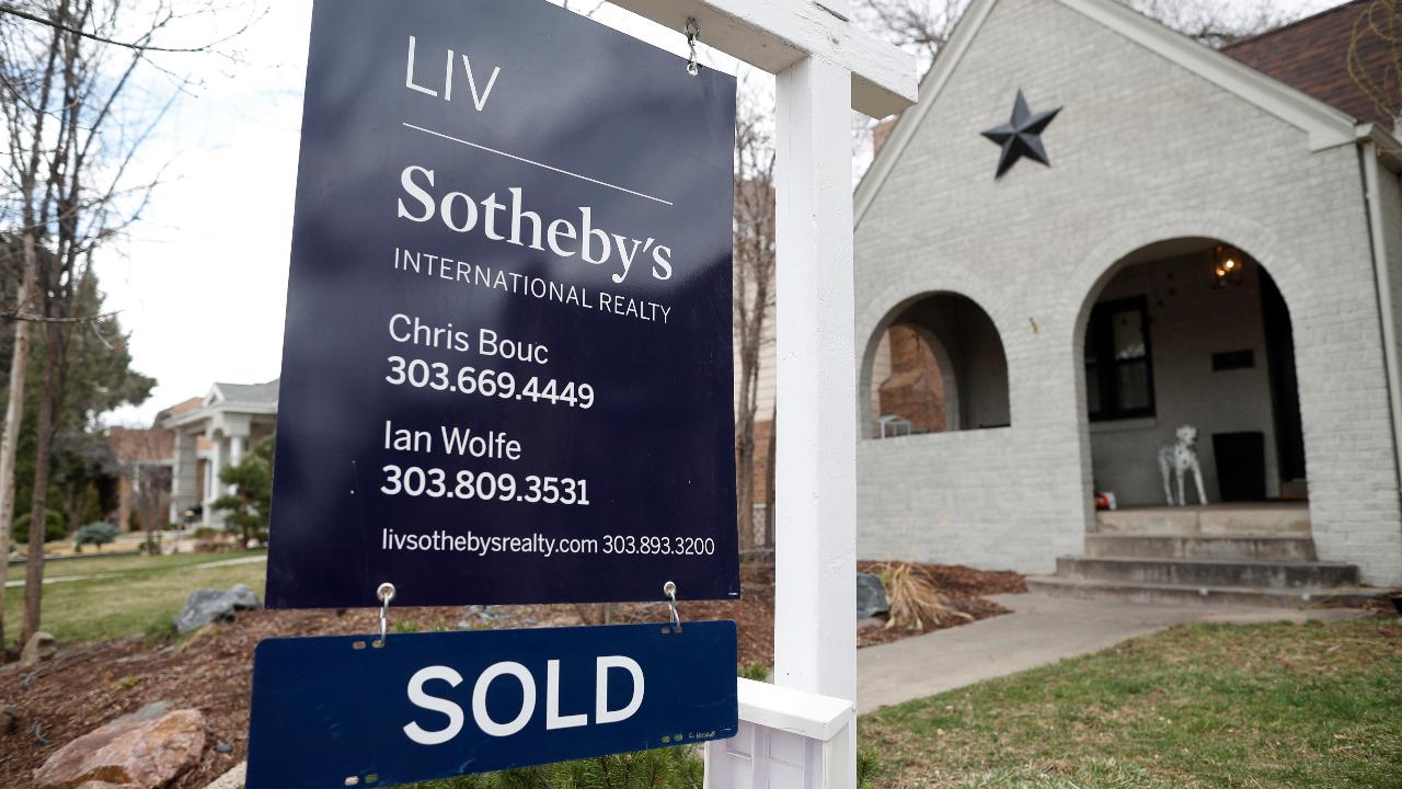 FBN's Ashley Webster breaks down the existing home sales data for July.