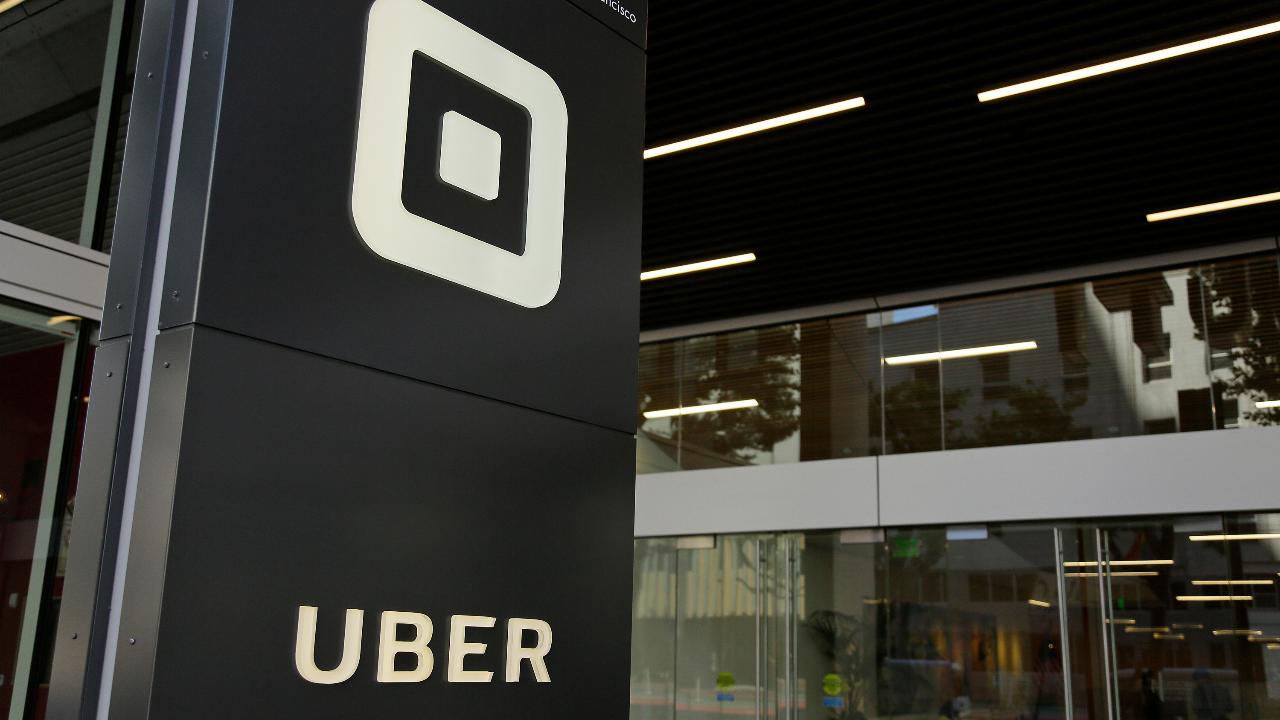 Wall Street Journal editorial page writer Jillian Melchior and GOP communications strategist Lee Carter on how New York’s city council may approve a one-year cap on new licenses for Uber and other ride-sharing vehicles.