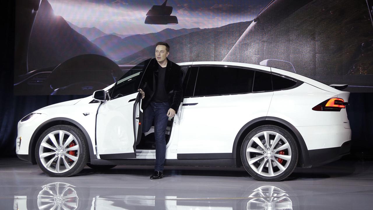 Finance professor Steven Kaplan of the University of Chicago Booth School of Business on whether companies should report earnings every quarter and how Tesla CEO Elon Musk announced that he would not try to take the company private.