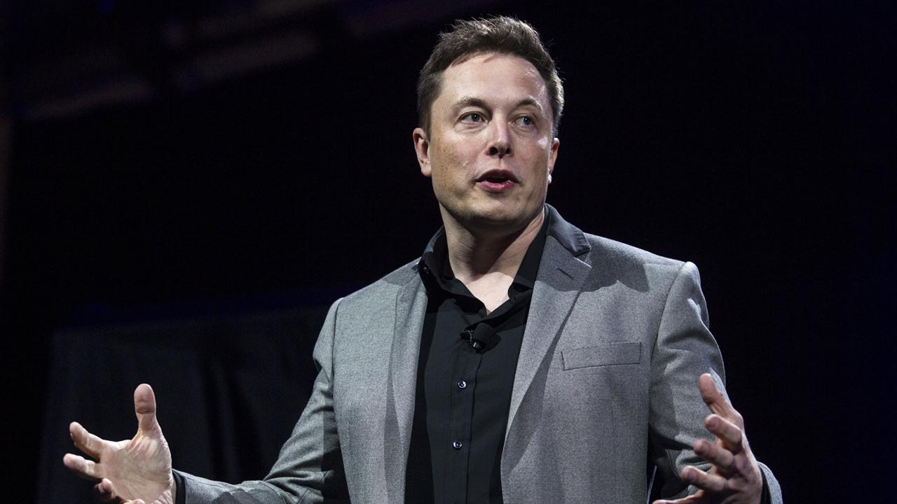 Columbia Law School professor John Coffee discusses the legal concerns over Tesla CEO Elon Musk’s tweet that he may take the company private.