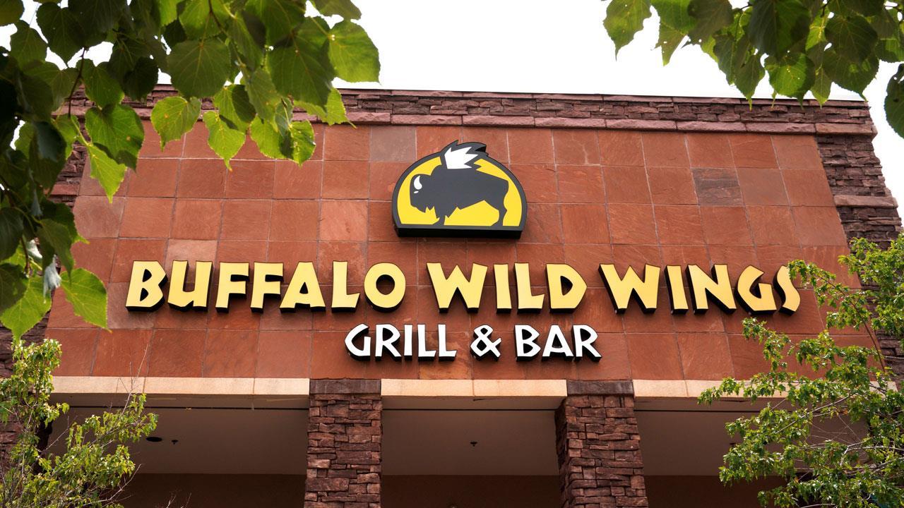 Fox News Headlines 24/7 sports reporter Jared Max on Buffalo Wild Wings potentially incorporating sports betting into its restaurants.