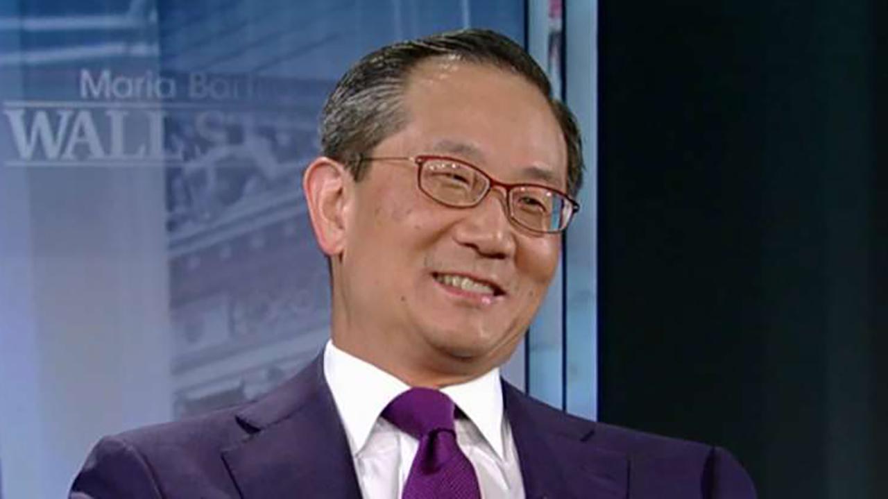 Carlyle Group Co-CEO Kewsong Lee discusses the strength of the global economy and how President Trump’s tariffs are impacting U.S. companies.