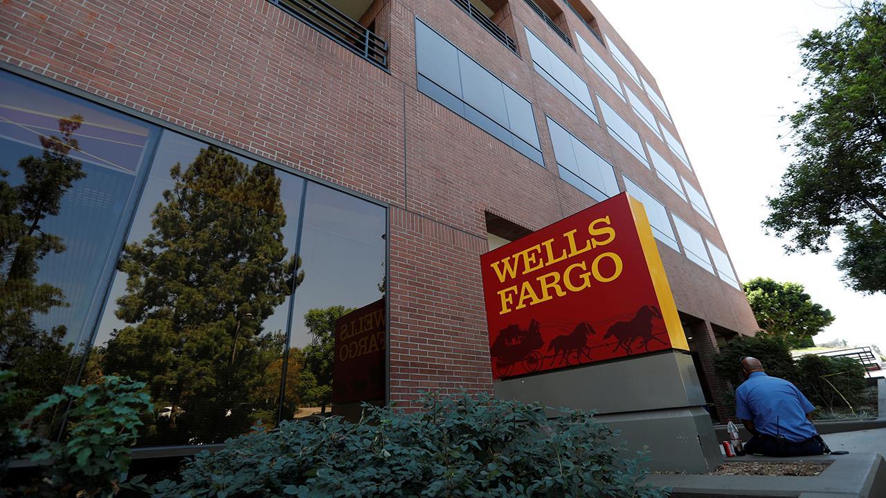 FBN's Gerri Willis on a Wells Fargo computer glitch that led to hundreds of foreclosures.