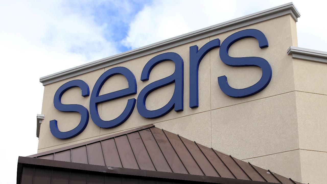 Strategic Resource Group Managing Director Burt Flickinger on the future of Sears, Barnes &amp; Noble, mall vacancies reaching a seven-year high and the outlook for Christmas holiday sales.