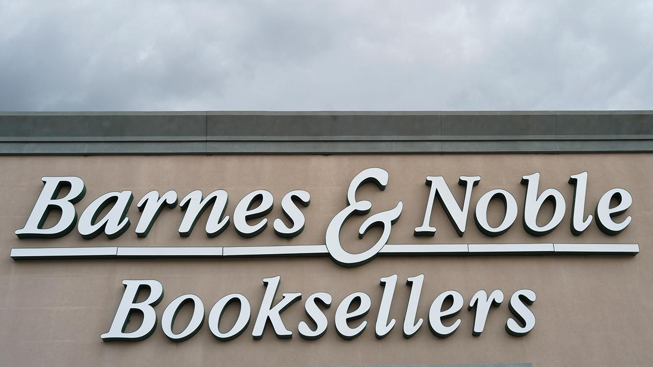 Barnes Noble Bought By Elliott Advisors In 683m Deal Fox Business