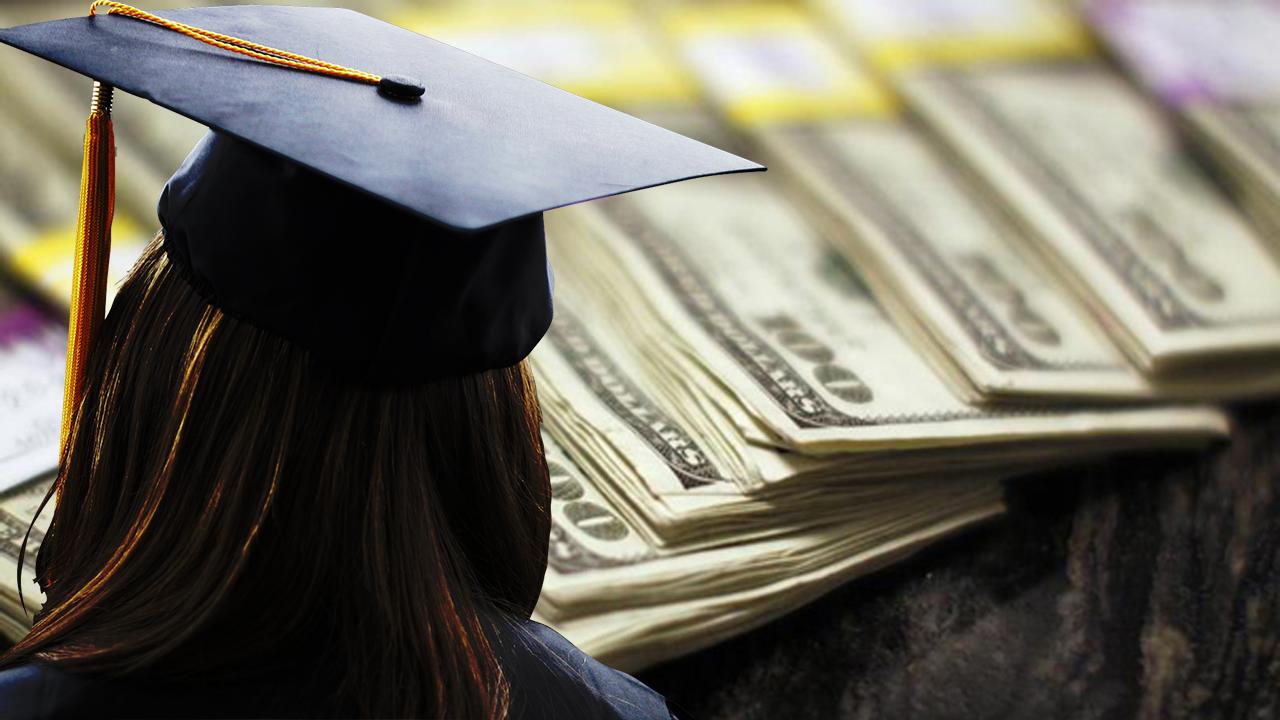 Fox Business Briefs: Federal Reserve reports that outstanding student debt is now $1.5 trillion; Chipotle is testing a new loyalty program in select U.S. cities. 
