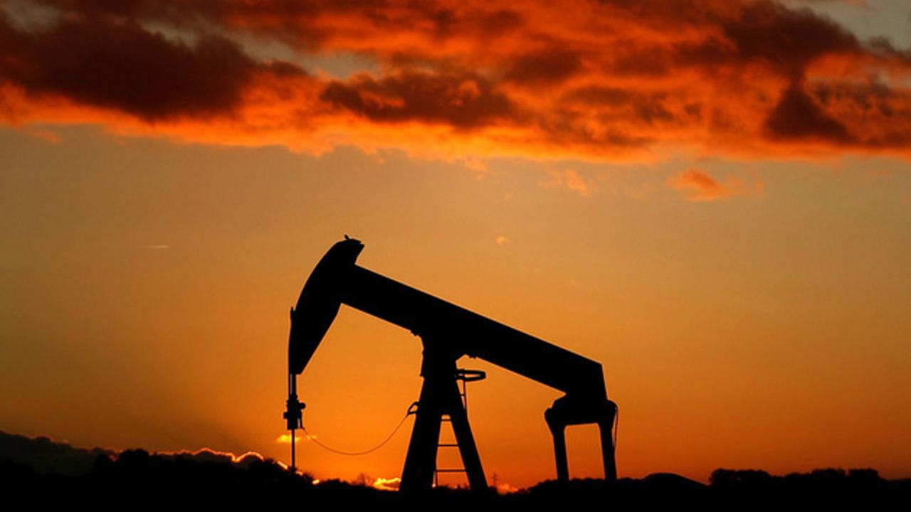 Lipow Oil Associates President Andy Lipow on the outlook for oil prices.
