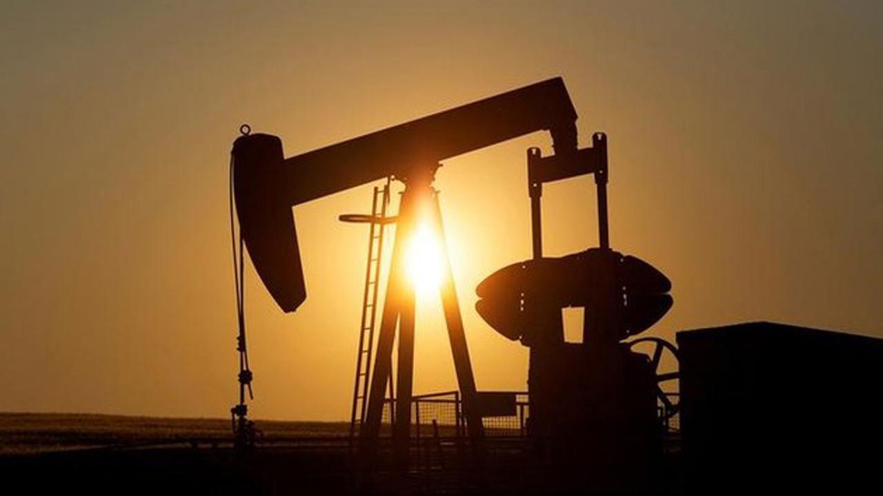 Mayflower Advisors Managing Partner Larry Glazer on the factors impacting the oil market.