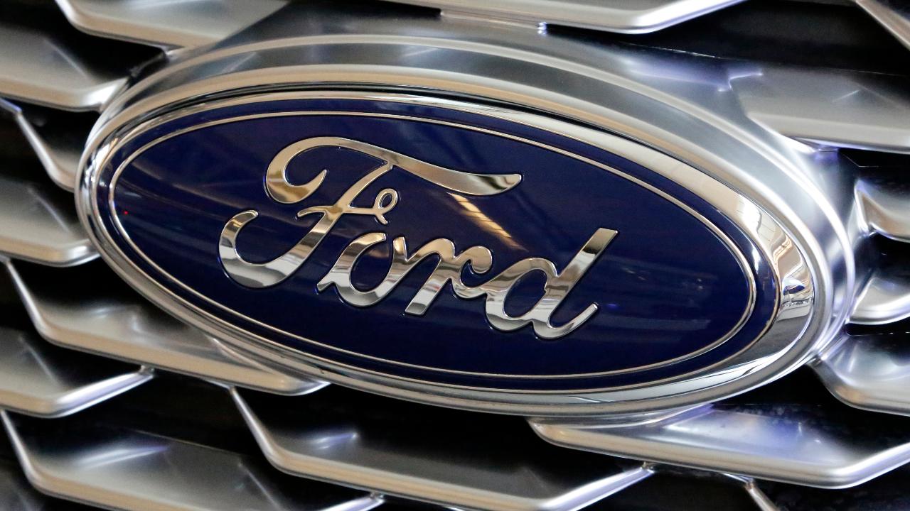 FBN's Lauren Simonetti on Ford's recall of 874,000 pickup trucks with engine block heaters after reports of fires.