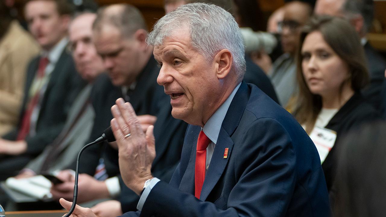 Sarge986 Stephen Guilfoyle discusses Wells Fargo CEO Tim Sloan’s testimony on Capitol Hill.