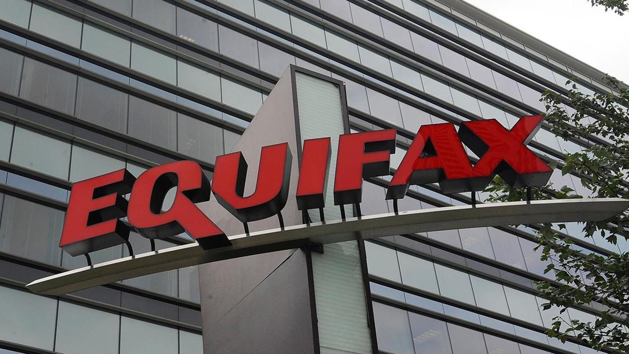 Fox Business Briefs: Equifax and FICO team up to sell consumer data to banks; online furniture outlet Wayfair announces plans for its first brick-and-mortar store. 