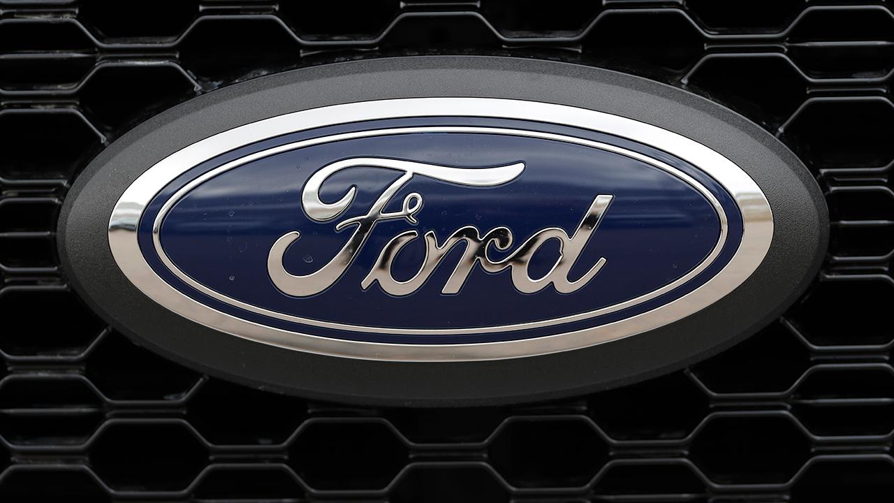 Fox Business Briefs: Growing number of Ford Explorer owners have filed complaints about possible carbon monoxide leaks; new survey shows that fewer Americans are using social media.