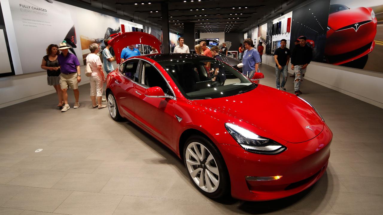 Tech analyst Ian Wishingrad on concerns over the outlook for Tesla.
