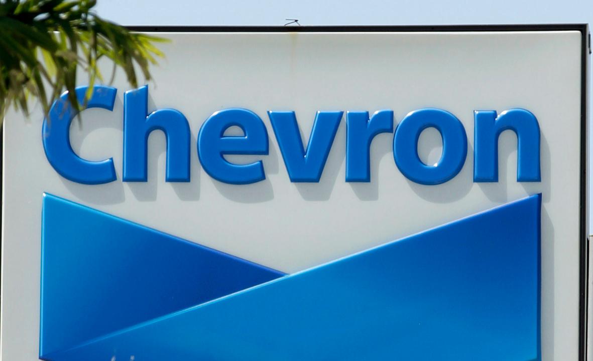  Jon Hilsenrath of the Wall Street Journal discusses the Chevron-Anadarko deal and his outlook for bank earnings