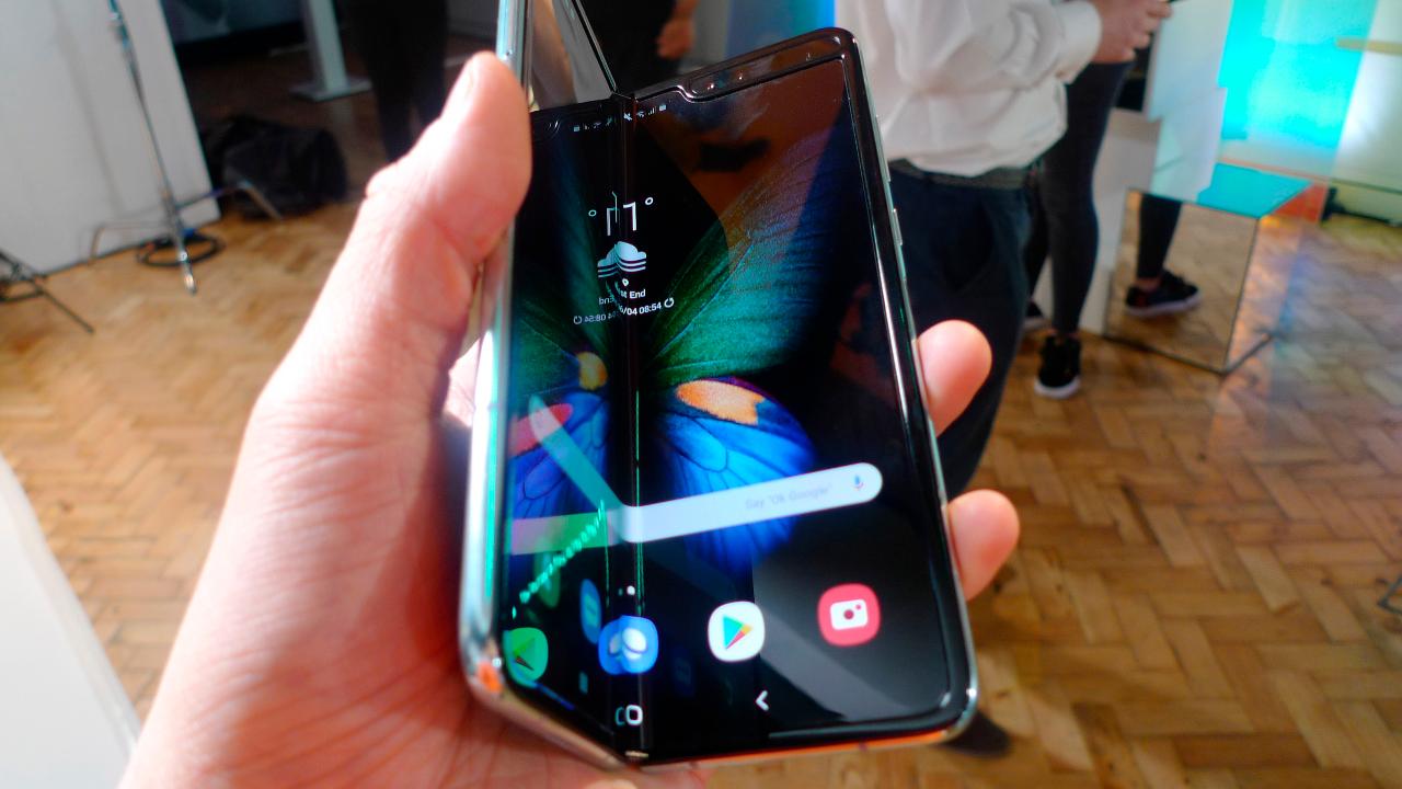 Digital Trends Mobile Editor Julian Chokkattu on breaks down the features in Samsung's new foldable phone.