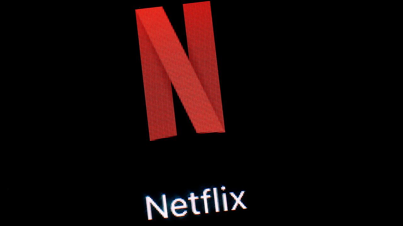 Fox Business Briefs: Netflix posts record paid subscription growth but investors are concerned about weak guidance in both profit and new subscribers; U.S. economy may be firing on all cylinders but retailers announce that nearly 6,000 stores will close this year.