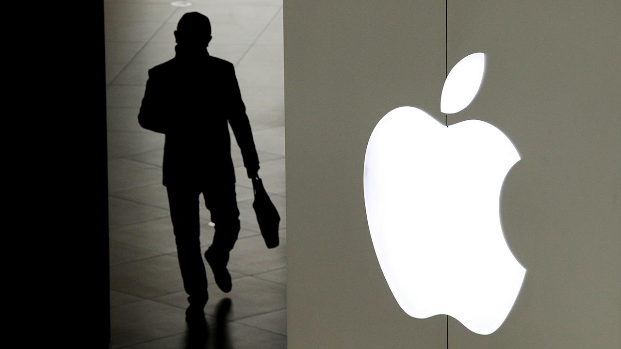FBN’s Liz Claman and Kristina Partsinevelos discuss how Apple and Qualcomm settled their royalty dispute.