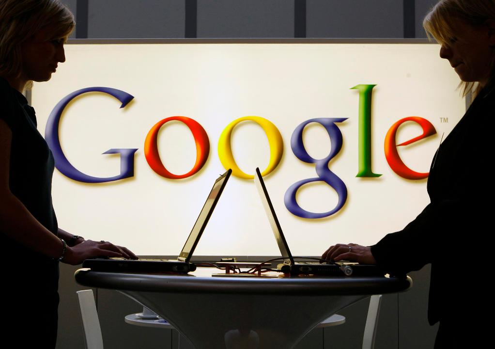 Former presidential candidate Mike Huckabee, former investment banker Carol Roth, FBN’s Kristina Partsinevelos and Layfield Report CEO John Layfield on how Google is planning to launch new tools to limit the use of tracking cookies.