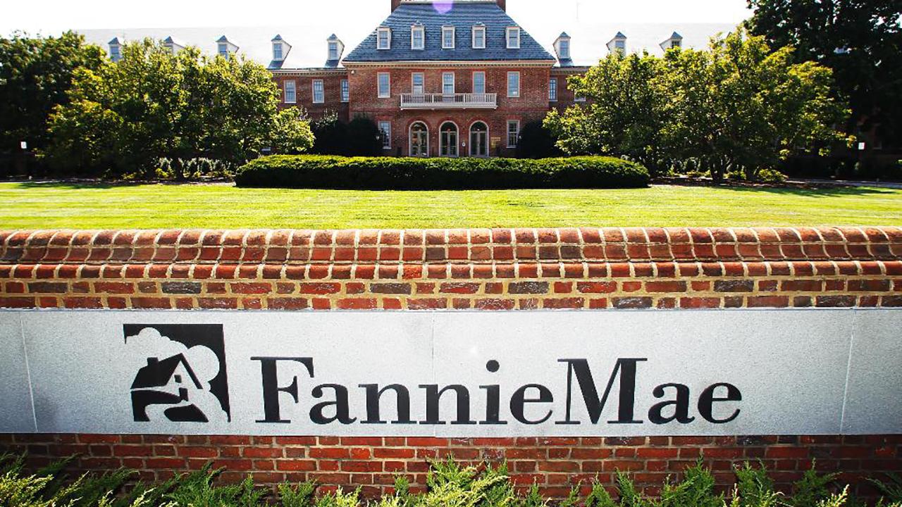 FOX Business’ Charlie Gasparino on how the White House is trying to release Fannie Mae and Freddie Mac from federal control. 