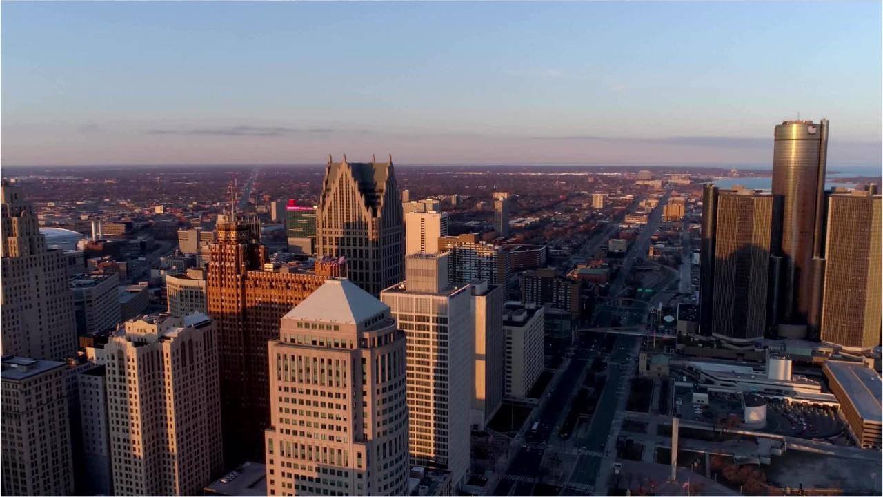 How does Detroit's economy compare to the rest of the nation?