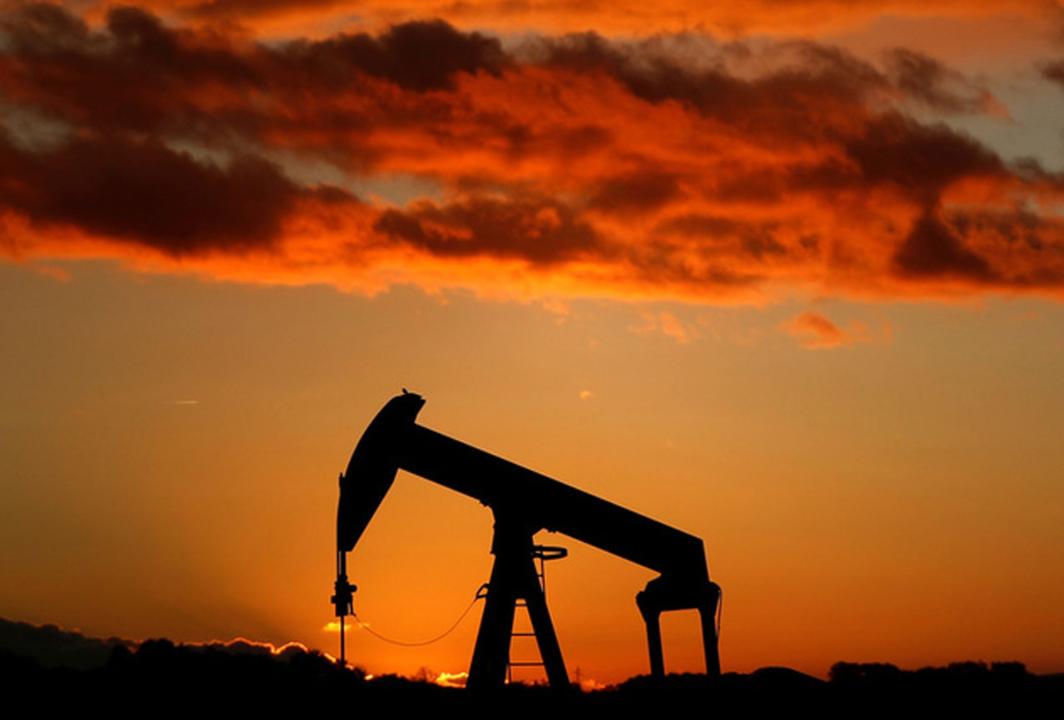 FOX Business’ Liz Claman talks to U.S. Energy Association executive director Barry Worthington about the U.S. oil market.