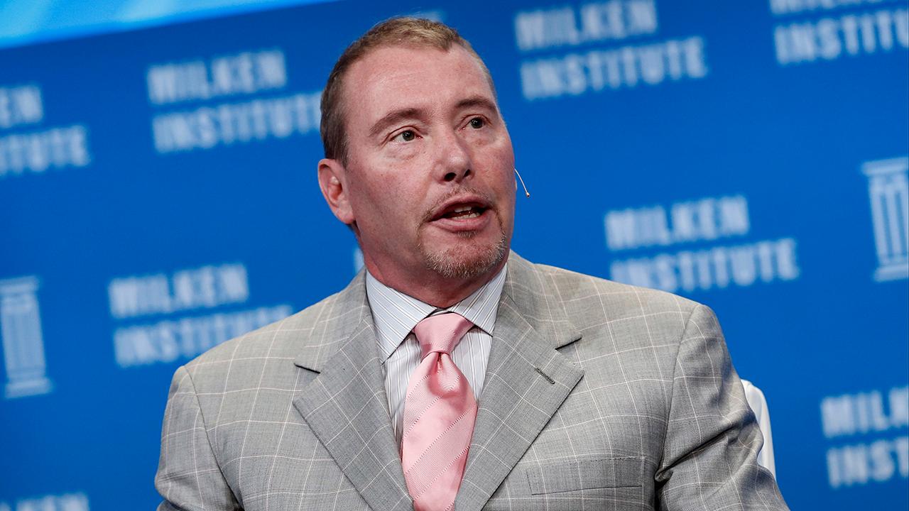 Billionaire bonds fund manager Jeffrey Gundlach spoke with FOX Business about what he thinks will happen with Sen. Elizabeth Warren and Sen. Bernie Sanders as well as the impeachment inquiry into President Trump.