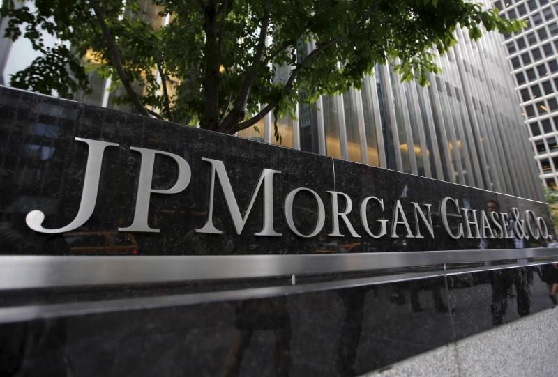 JPMorgan is reportedly considering a major shift outside of New York City. FOX Business' Cheryl Casone with more.